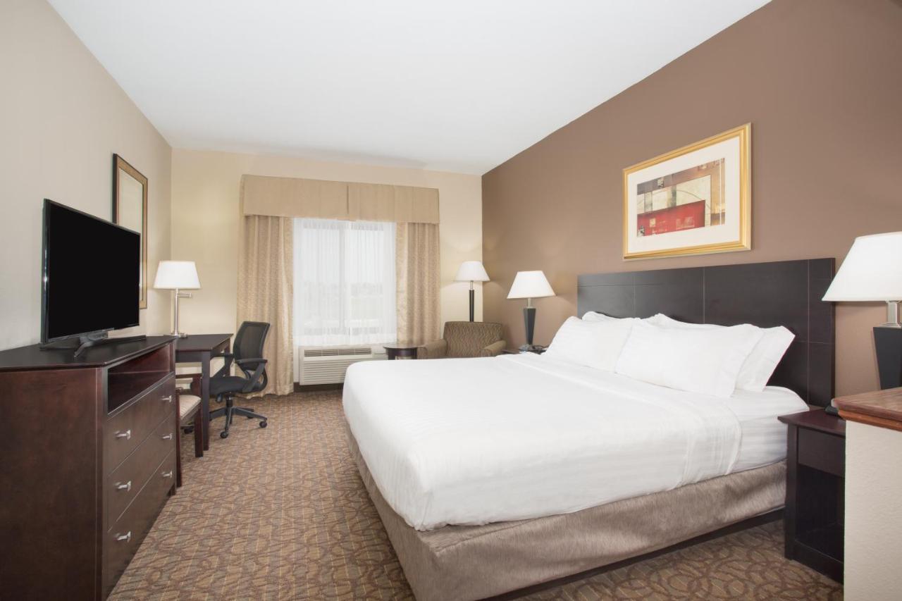 Holiday Inn Express Hotel & Suites Concordia Us 81 By Ihg Zewnętrze zdjęcie