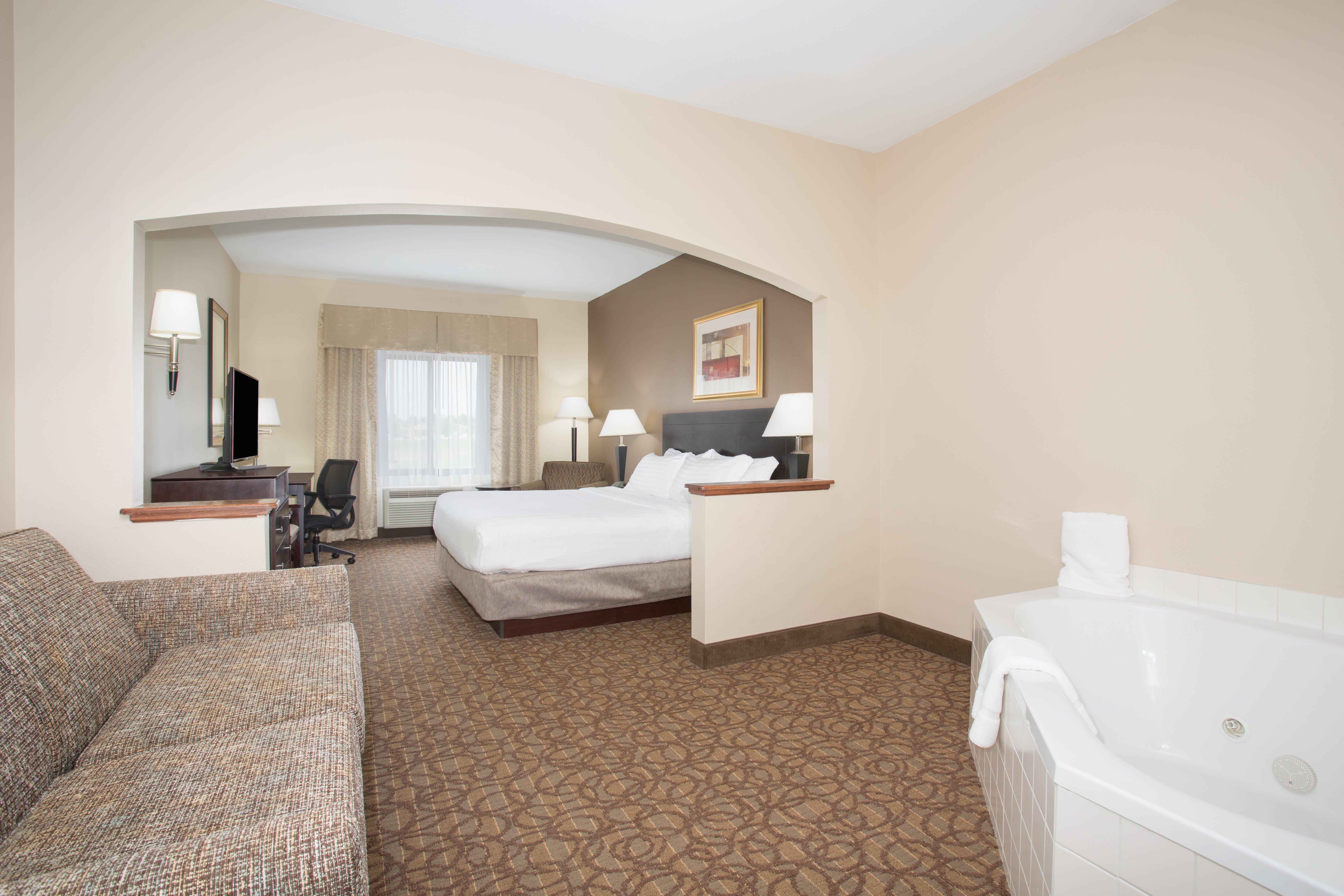 Holiday Inn Express Hotel & Suites Concordia Us 81 By Ihg Zewnętrze zdjęcie