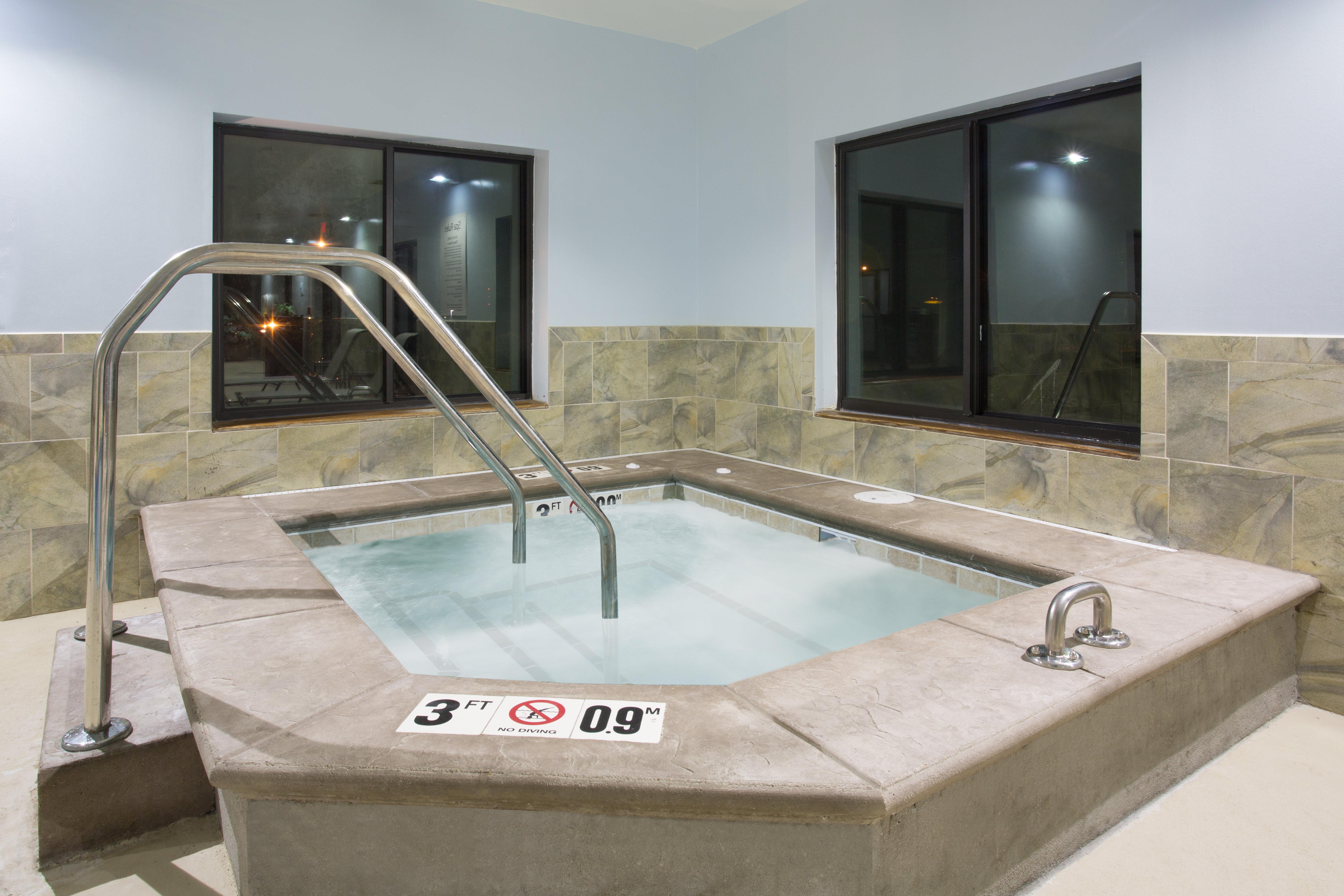 Holiday Inn Express Hotel & Suites Concordia Us 81 By Ihg Zewnętrze zdjęcie