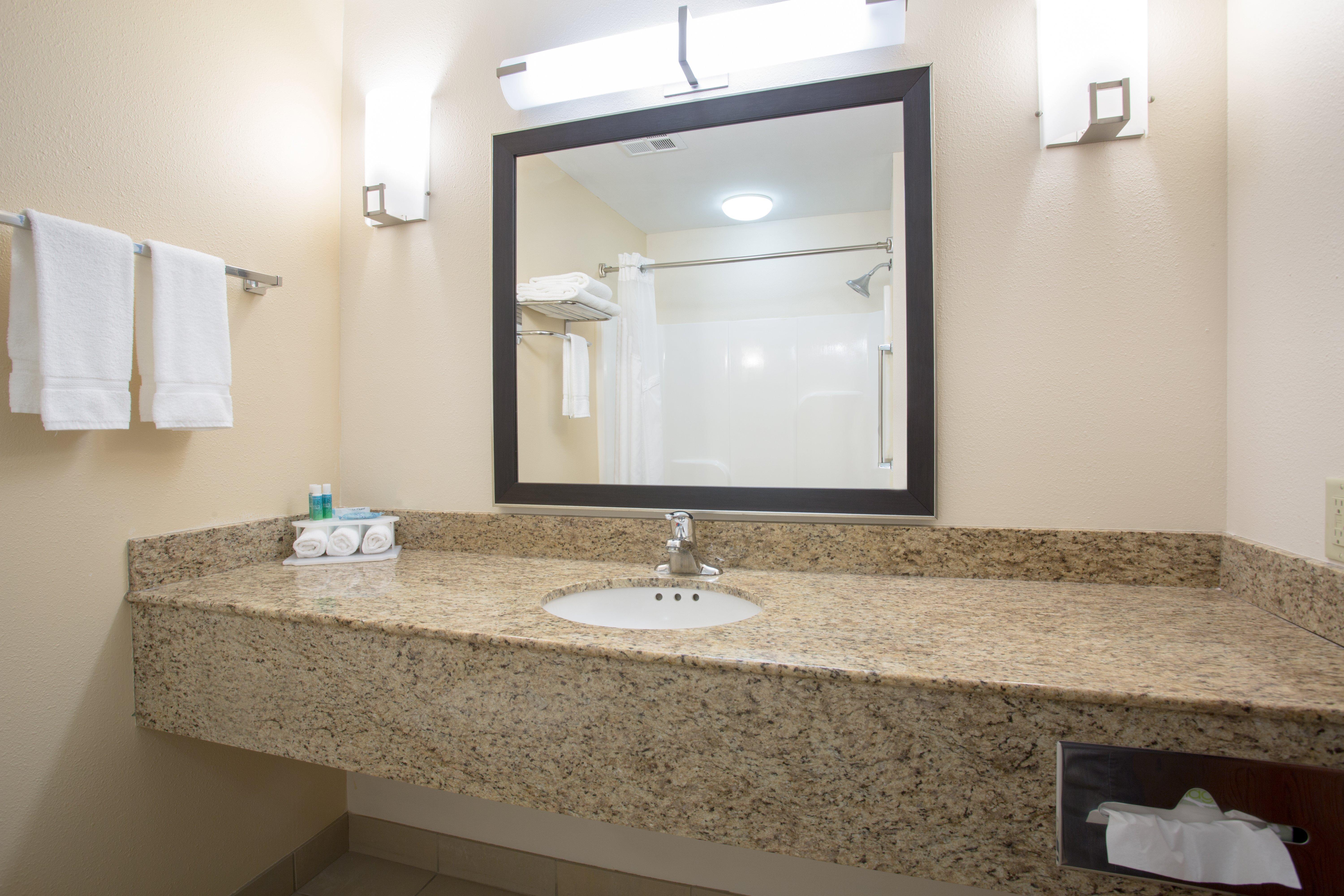 Holiday Inn Express Hotel & Suites Concordia Us 81 By Ihg Zewnętrze zdjęcie
