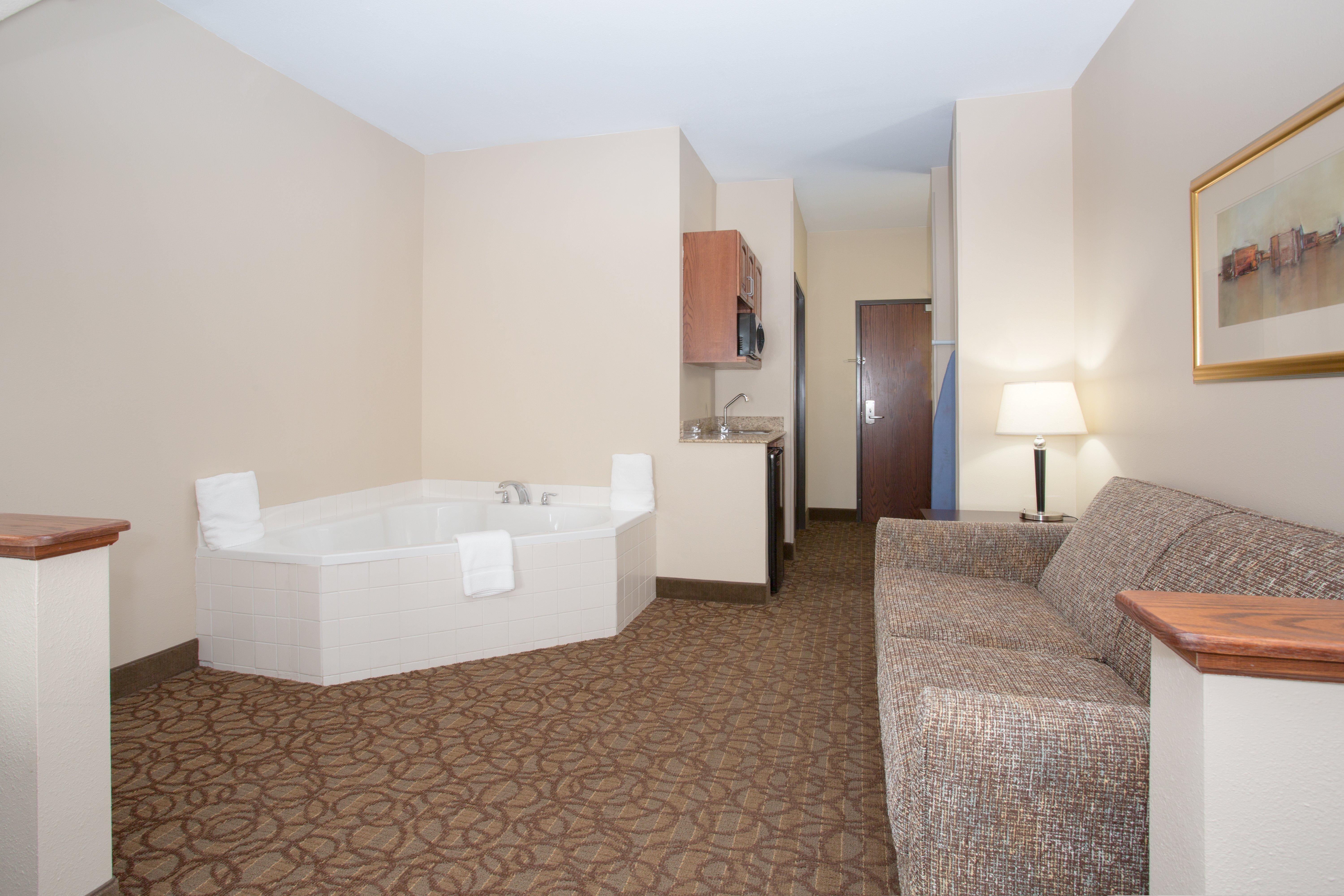 Holiday Inn Express Hotel & Suites Concordia Us 81 By Ihg Zewnętrze zdjęcie