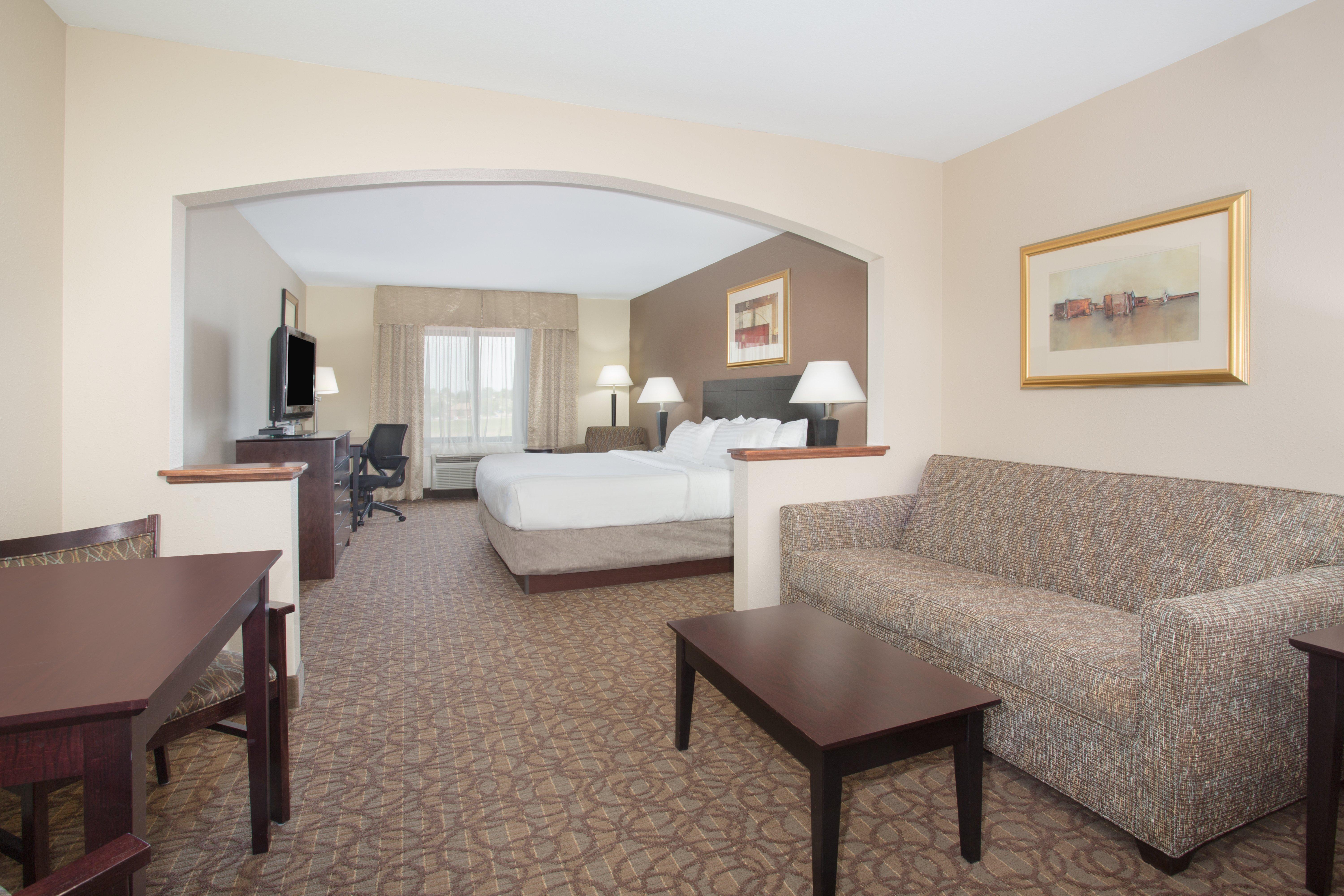 Holiday Inn Express Hotel & Suites Concordia Us 81 By Ihg Zewnętrze zdjęcie