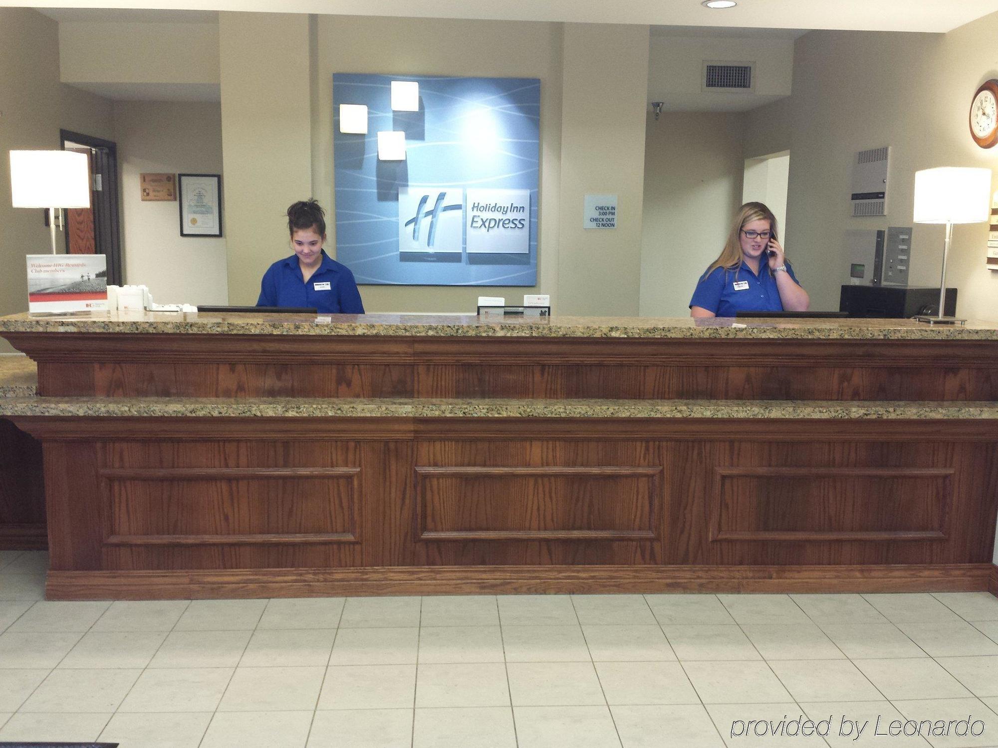 Holiday Inn Express Hotel & Suites Concordia Us 81 By Ihg Zewnętrze zdjęcie