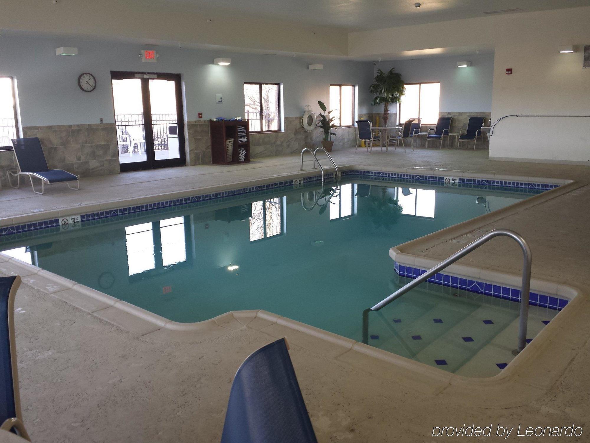 Holiday Inn Express Hotel & Suites Concordia Us 81 By Ihg Zewnętrze zdjęcie