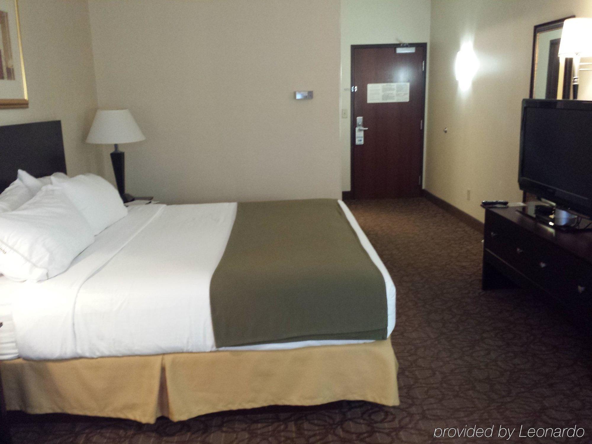 Holiday Inn Express Hotel & Suites Concordia Us 81 By Ihg Zewnętrze zdjęcie