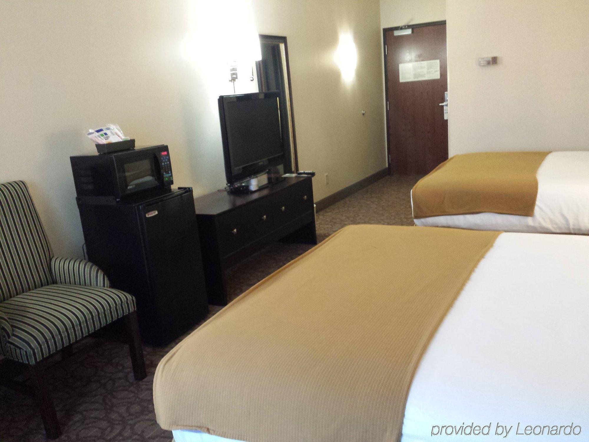 Holiday Inn Express Hotel & Suites Concordia Us 81 By Ihg Zewnętrze zdjęcie