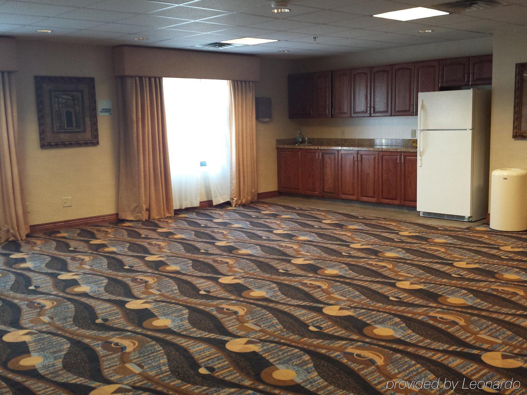 Holiday Inn Express Hotel & Suites Concordia Us 81 By Ihg Zewnętrze zdjęcie