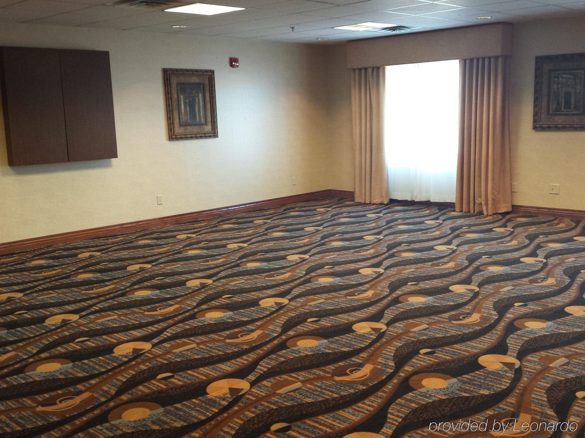 Holiday Inn Express Hotel & Suites Concordia Us 81 By Ihg Zewnętrze zdjęcie