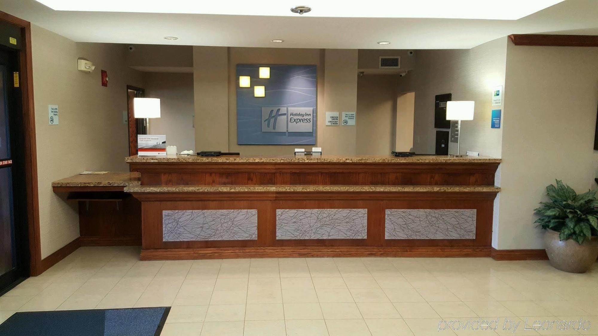 Holiday Inn Express Hotel & Suites Concordia Us 81 By Ihg Zewnętrze zdjęcie