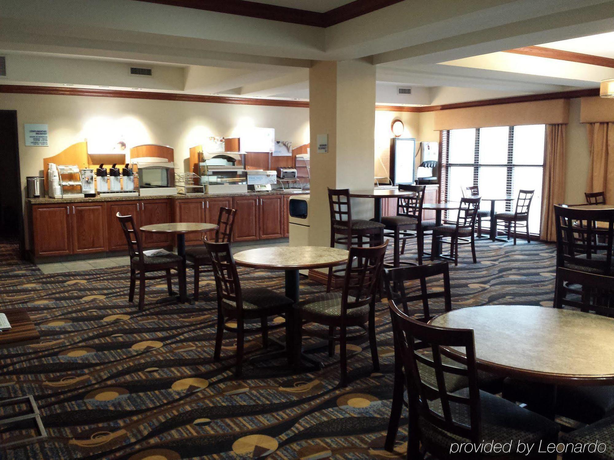 Holiday Inn Express Hotel & Suites Concordia Us 81 By Ihg Zewnętrze zdjęcie