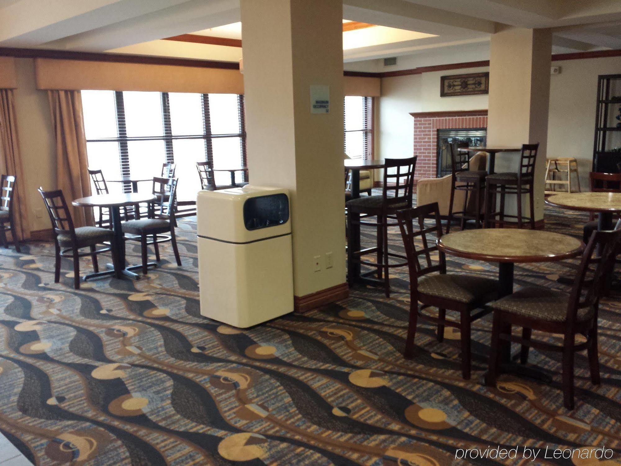Holiday Inn Express Hotel & Suites Concordia Us 81 By Ihg Zewnętrze zdjęcie