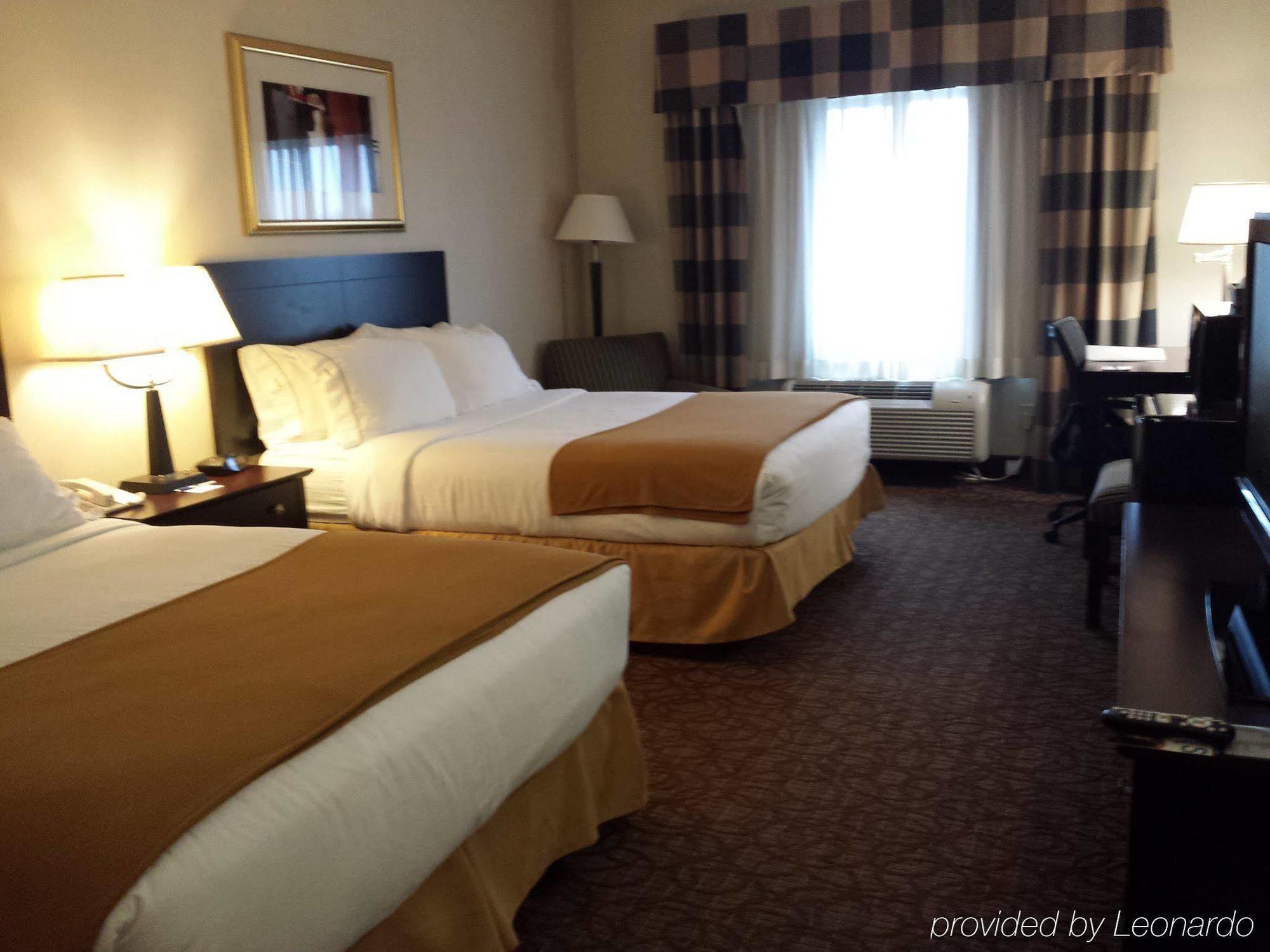 Holiday Inn Express Hotel & Suites Concordia Us 81 By Ihg Zewnętrze zdjęcie