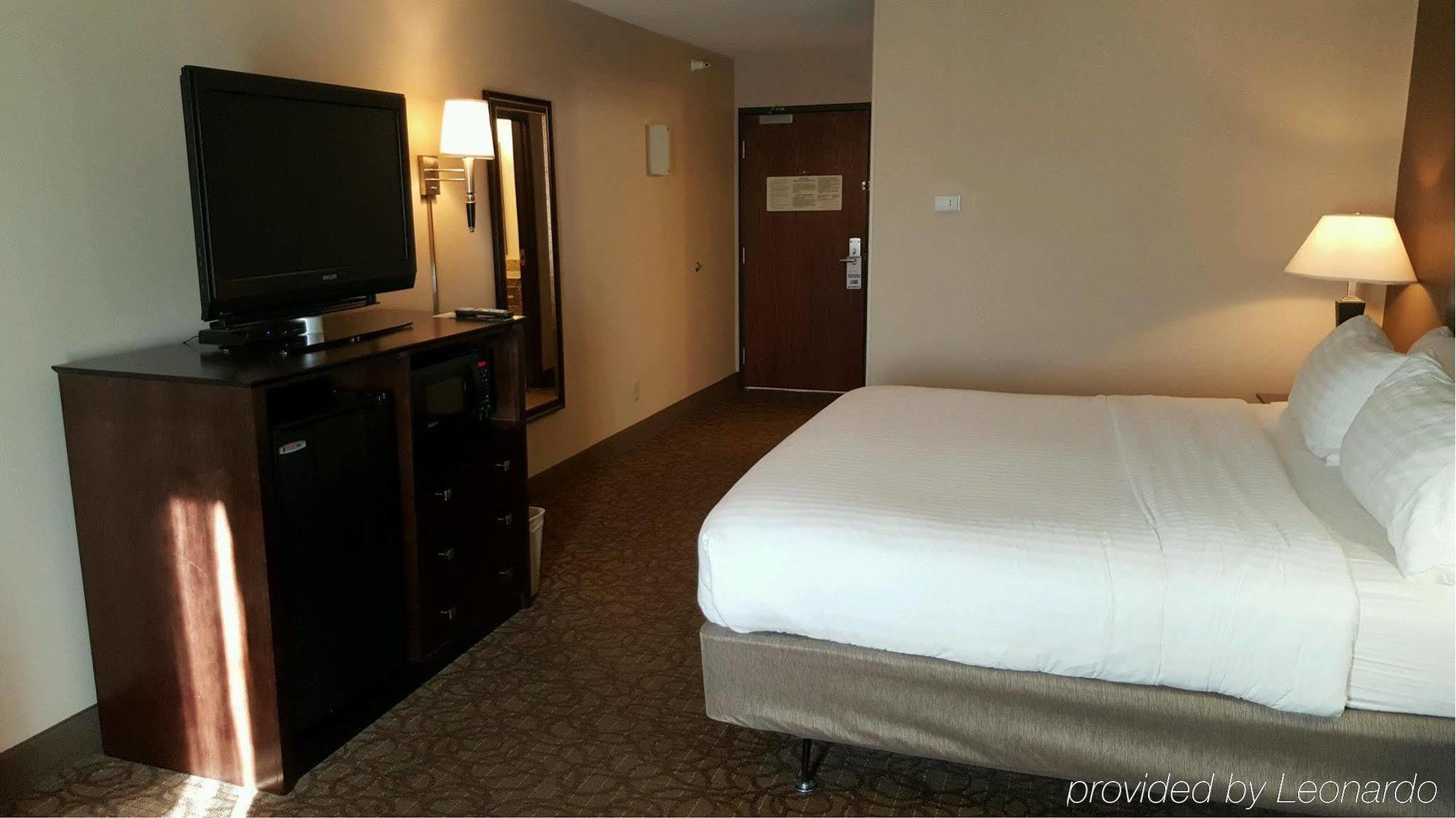 Holiday Inn Express Hotel & Suites Concordia Us 81 By Ihg Zewnętrze zdjęcie